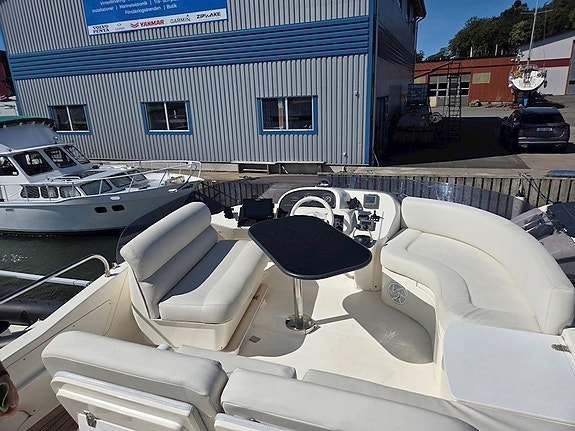 Sealine F37 - 2 x VP KAMD 44 (Axlar) 10 of 30
