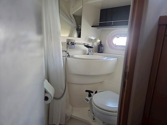 Sealine F37 - 2 x VP KAMD 44 (Axlar) 28 of 30