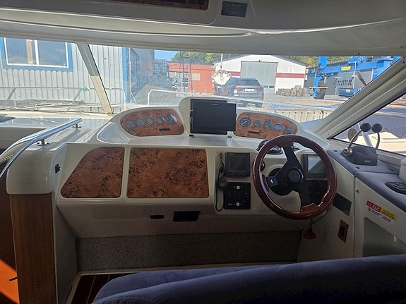 Sealine F37 - 2 x VP KAMD 44 (Axlar) 19 of 30