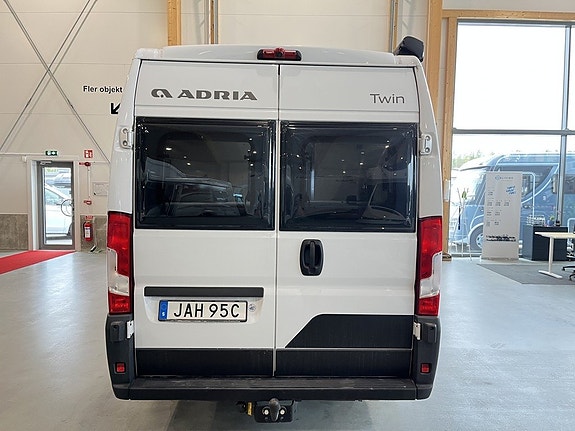 Adria Twin 640 SL / B-Körkort / Solcell / Dragkrok / Långbäddar 3 of 18