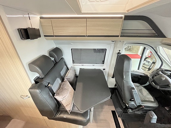 Adria Twin 640 SL / B-Körkort / Solcell / Dragkrok / Långbäddar 8 of 18
