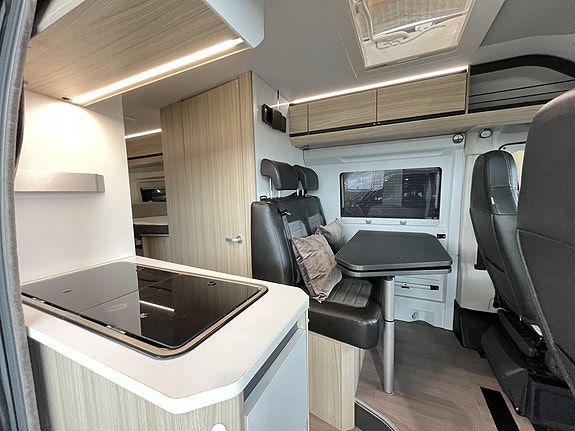 Adria Twin 640 SL / B-Körkort / Solcell / Dragkrok / Långbäddar 7 of 18