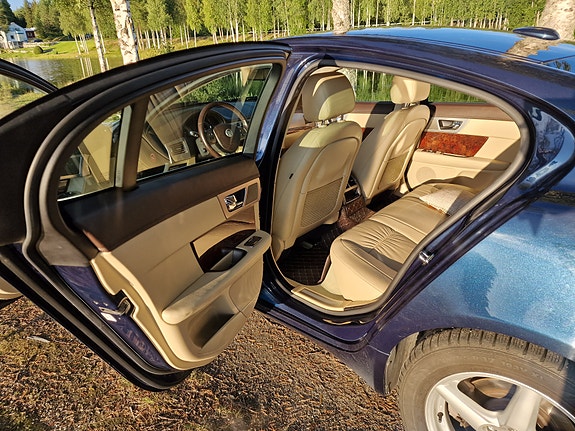 Jaguar XF 6 of 6
