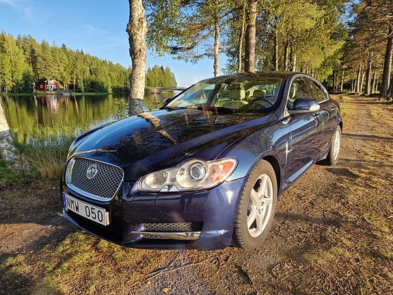 Jaguar XF 2 of 6