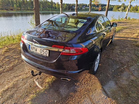 Jaguar XF 4 of 6