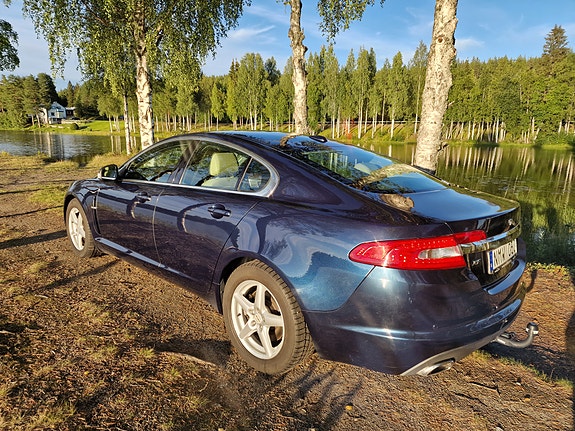 Jaguar XF 3 of 6