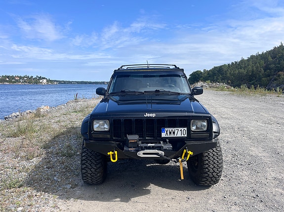 Jeep Cherokee 8 of 12