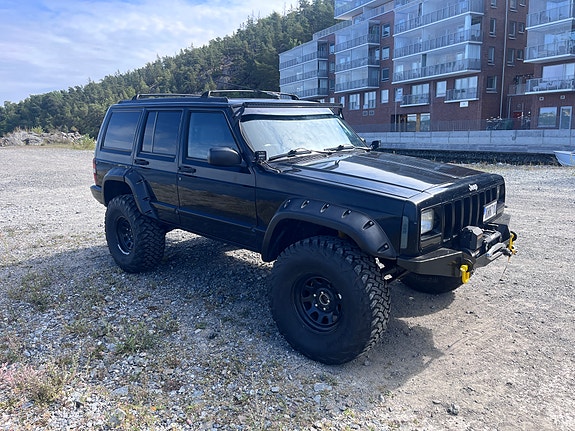 Jeep Cherokee 7 of 12