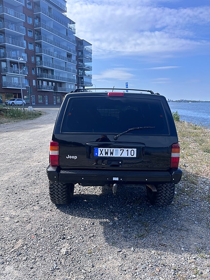 Jeep Cherokee 4 of 12