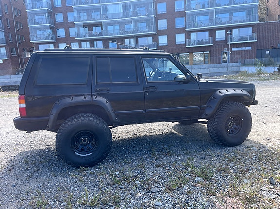 Jeep Cherokee 6 of 12