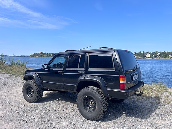 Jeep Cherokee 3 of 12
