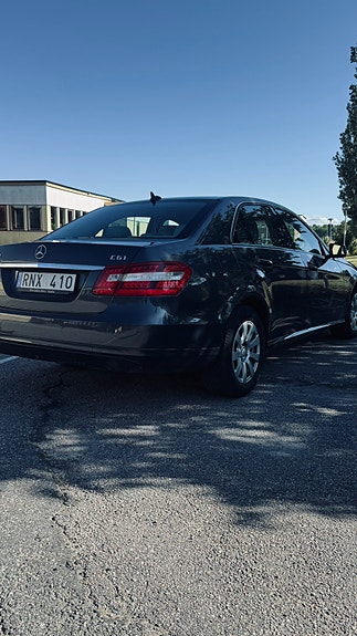 Mercedes-Benz E250 4 of 11