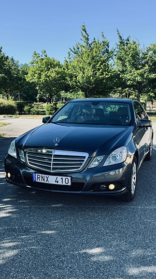 Mercedes-Benz E250 3 of 11