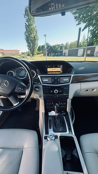 Mercedes-Benz E250 9 of 11