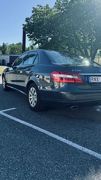Mercedes-Benz E250 5 of 11