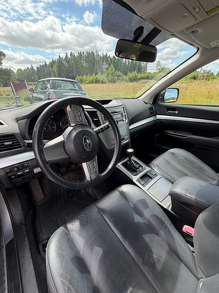 Subaru Legacy 4 of 6