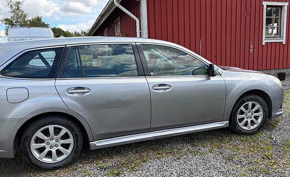 Subaru Legacy 2 of 6