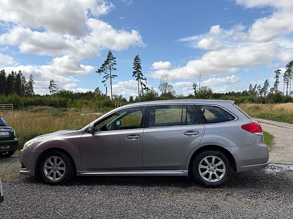 Subaru Legacy 3 of 6