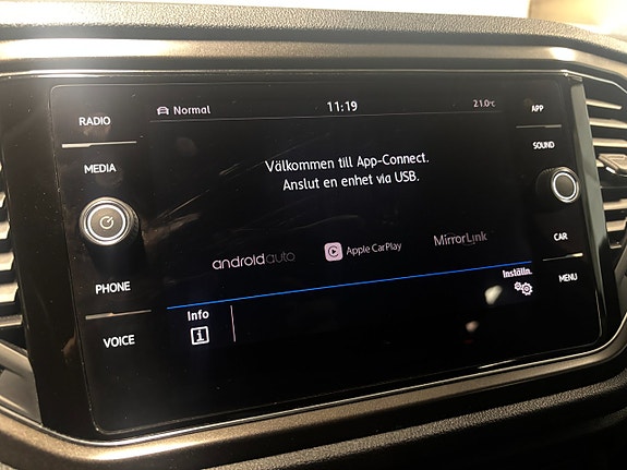 Volkswagen T-Roc 14 of 21