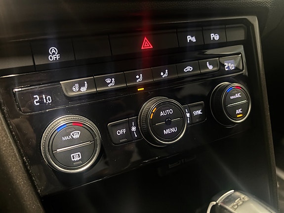 Volkswagen T-Roc 17 of 21