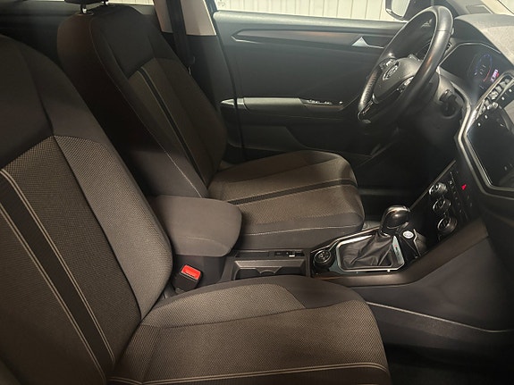 Volkswagen T-Roc 9 of 21