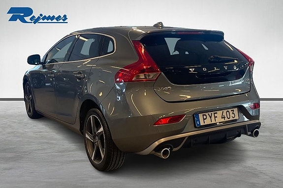 Volvo V40 2 of 20