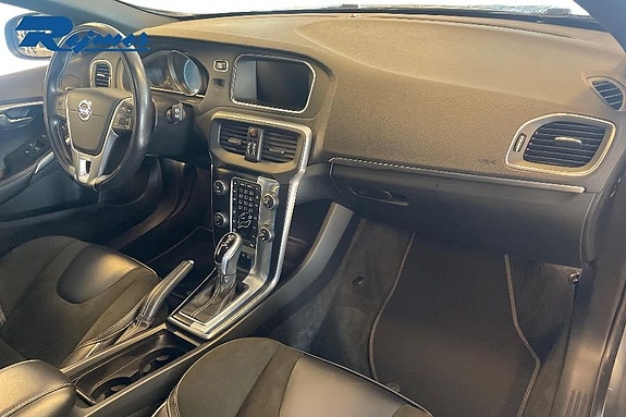 Volvo V40 11 of 20