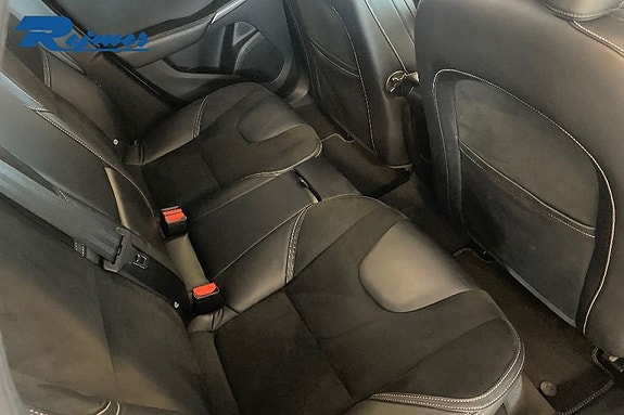Volvo V40 15 of 20