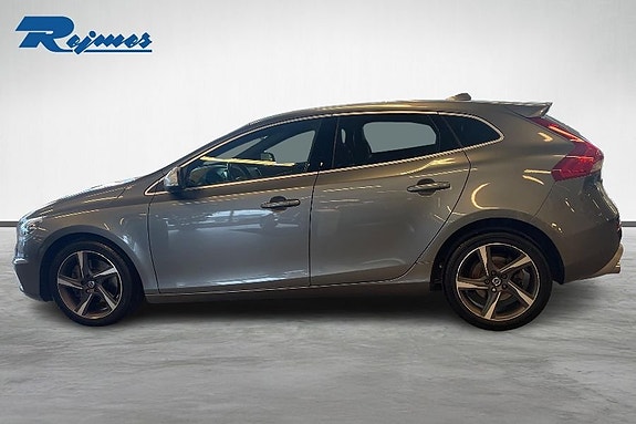 Volvo V40 3 of 20