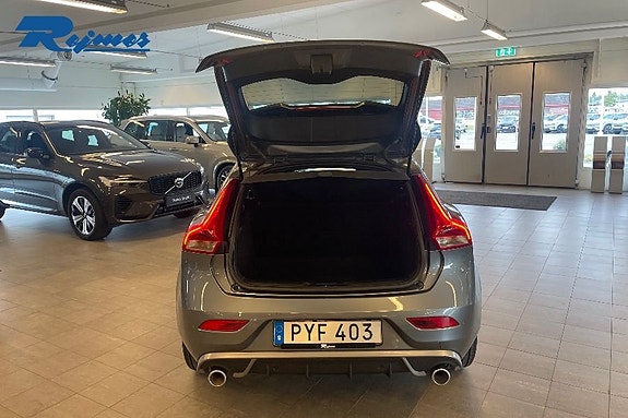 Volvo V40 16 of 20