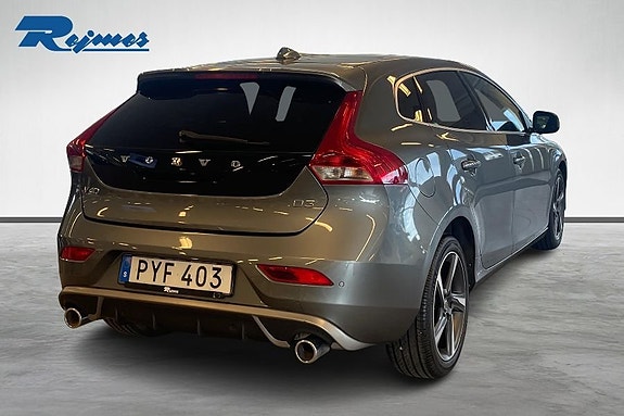 Volvo V40 8 of 20