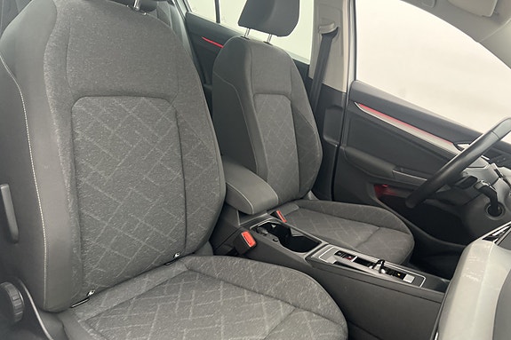 Volkswagen Golf VIII 10 of 13