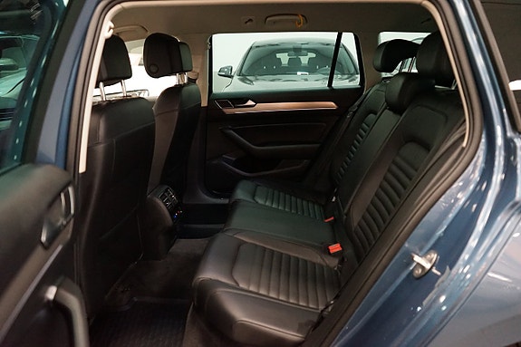 Volkswagen Passat 14 of 18