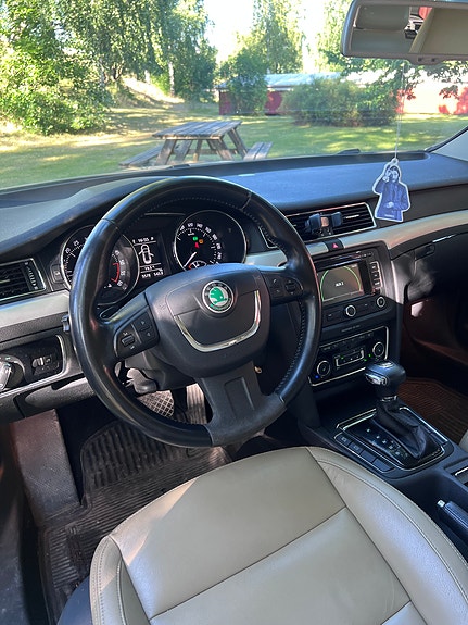 Skoda Superb 7 of 8