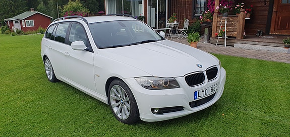 BMW 318i 2 of 6