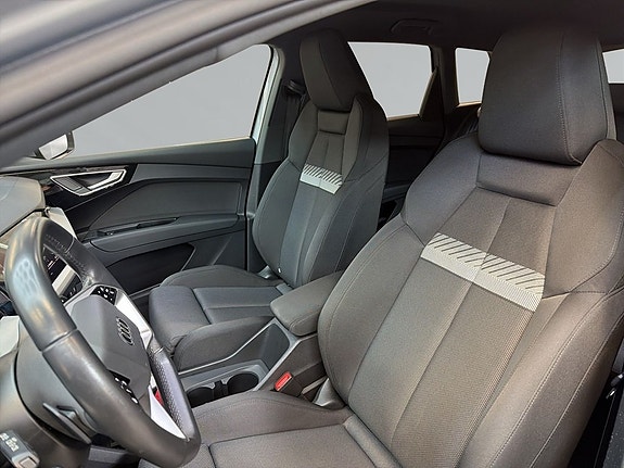 Audi Q4 e-tron 6 of 9
