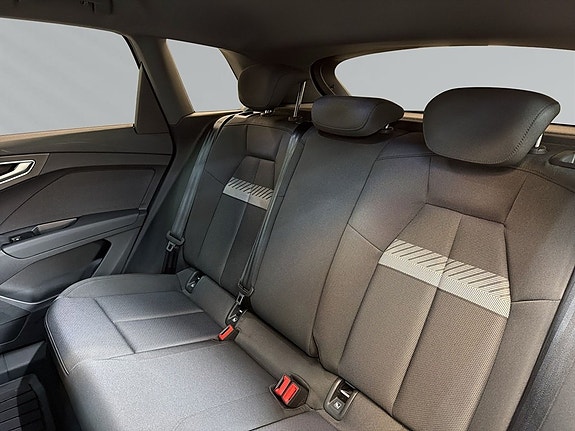 Audi Q4 e-tron 8 of 9