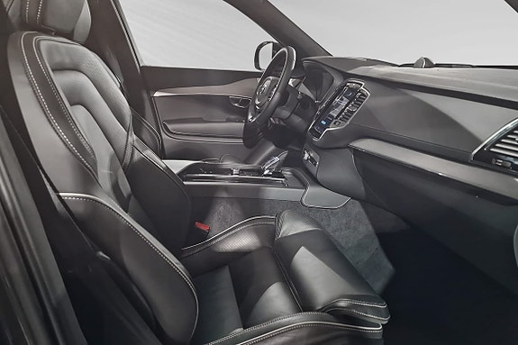 Volvo XC90 10 of 19