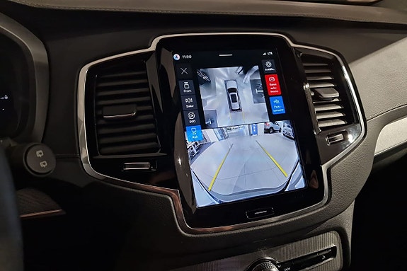 Volvo XC90 16 of 19