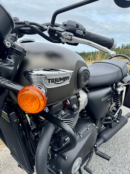 Triumph BONNEVILLE T100 BLACK 5 of 8