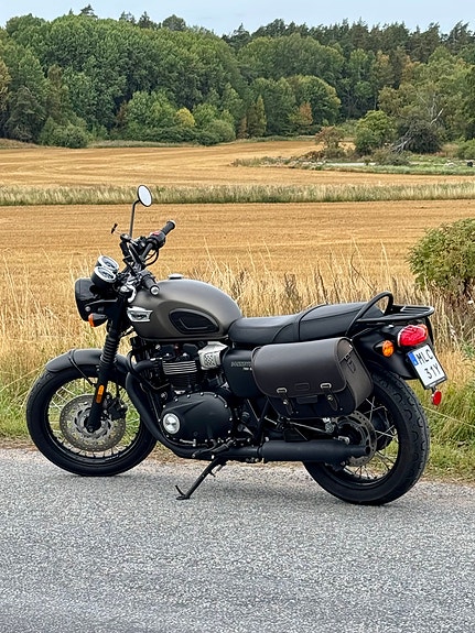 Triumph BONNEVILLE T100 BLACK 2 of 8