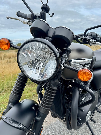 Triumph BONNEVILLE T100 BLACK 6 of 8