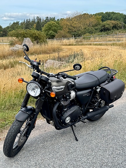 Triumph BONNEVILLE T100 BLACK 3 of 8