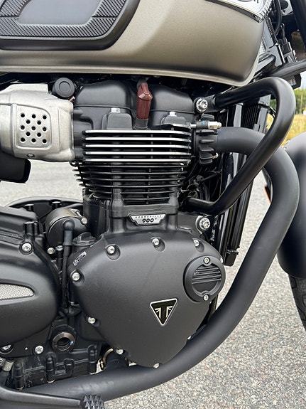 Triumph BONNEVILLE T100 BLACK 8 of 8