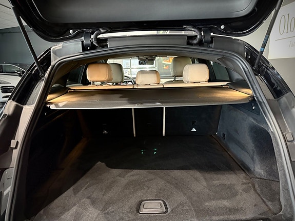 Mercedes-Benz EQC400 8 of 14