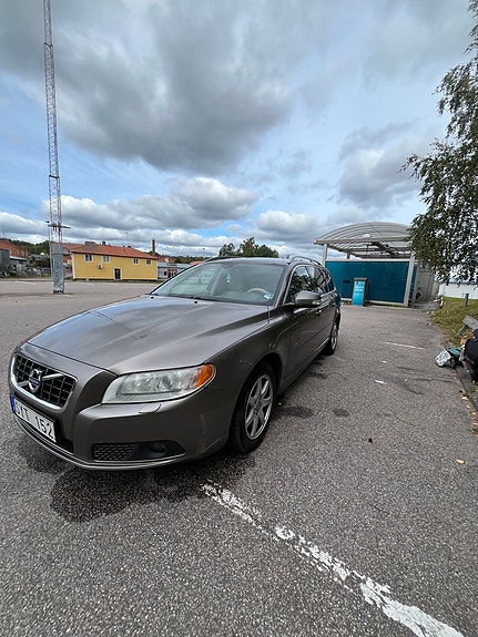 Volvo V70 2 of 14