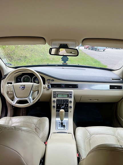 Volvo V70 6 of 14