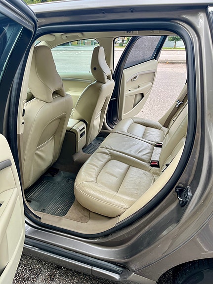 Volvo V70 7 of 14