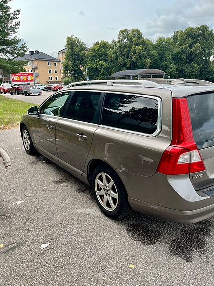 Volvo V70 3 of 14