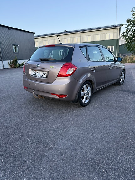 Kia Ceed 3 of 6